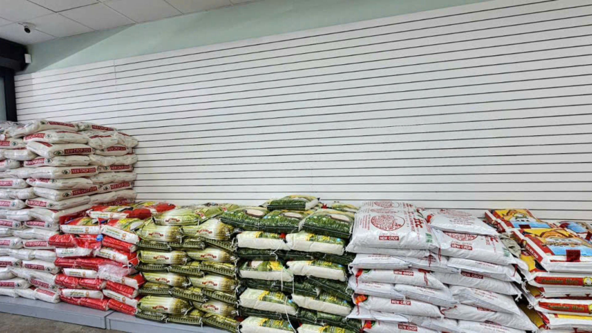 que-huong-market-sells-price