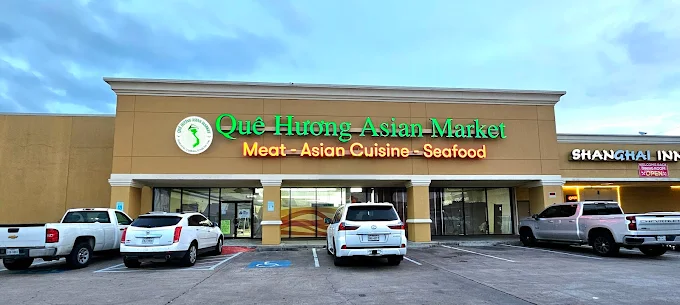 Quê Hương Asian Market storefront